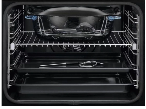 Духовой шкаф Электрический Electrolux EOC8P39WZ черный