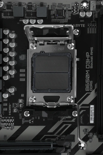 Материнская плата Gigabyte B650M D3HP Socket AM5 AMD B650 4xDDR5 mATX AC`97 8ch(7.1) 2.5Gg RAID+HDMI+DP
