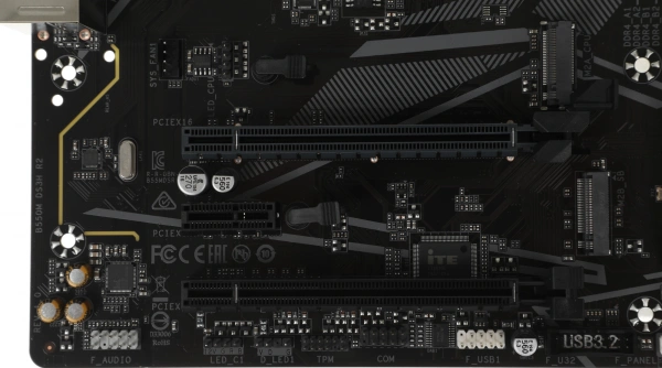 Материнская плата Gigabyte B550M DS3H R2 Soc-AM4 AMD B550 4xDDR4 mATX AC`97 8ch(7.1) GbLAN RAID+HDMI+DP